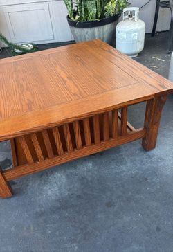 Wood Table – Great Condition