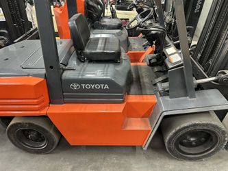 Forklift Toyota Motor De GASOLINA -PODEROSO