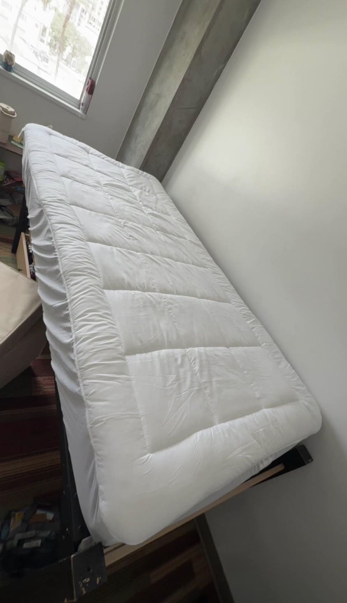 Pullover Mattress Topper (TWIN XL), Doesnt Come With Mattress Itself