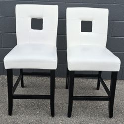 Selling a pair of white bar height stools, used but in excellent condition.