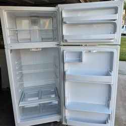 Hotpoint Top Freezer Refrigerator 15.6 Cu.ft