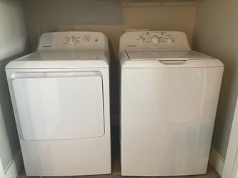 Hot Point GE Washer & Dryer - like new!