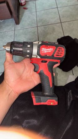 90$ Milwaukee drill (no battery)