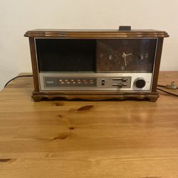 1970’s Vintage RCA wooden Clock Radio
