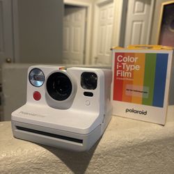 Polaroid Now with Film