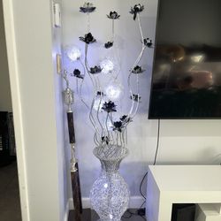 Beautiful Shiny Light Flower Vase Stand