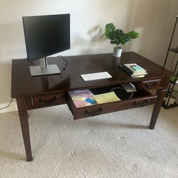 Solid Wood Executive Office Desk with Drawers – Excellent Condition