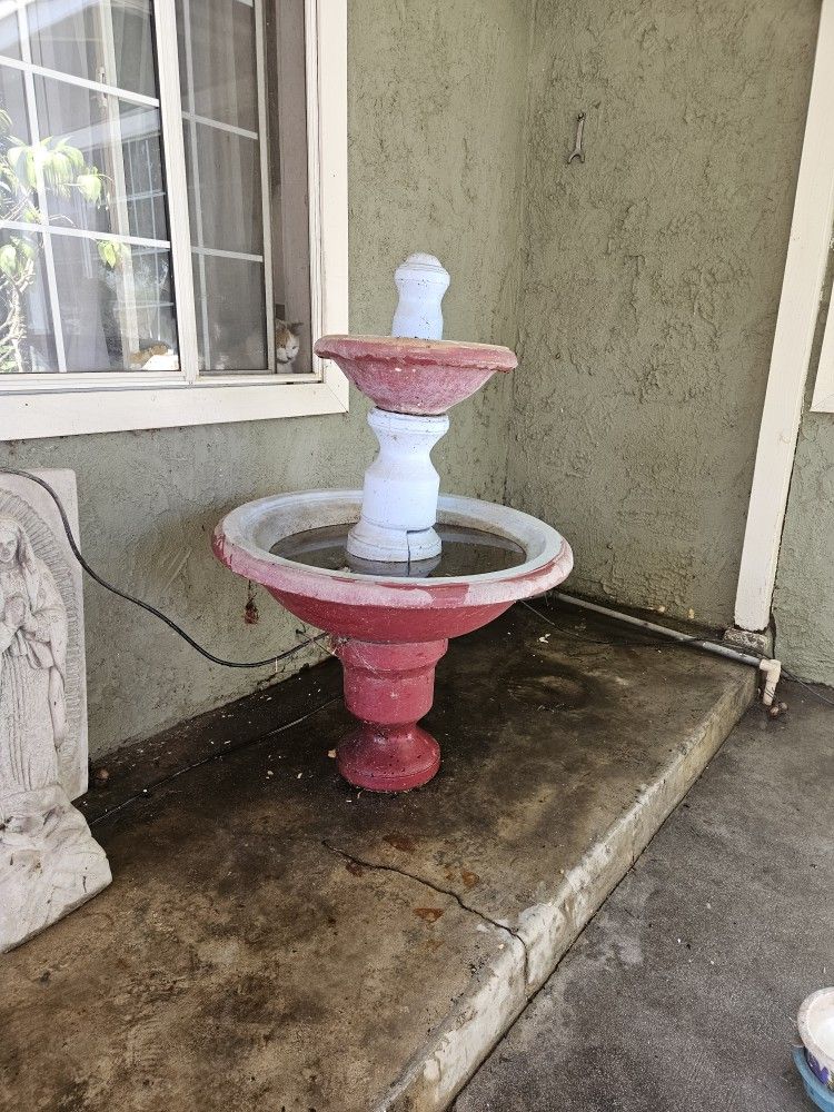 Water fountain.