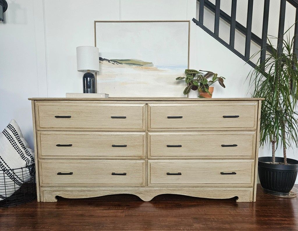 6 Drawer Dresser  -Delivery Available 
