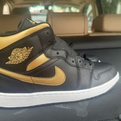 Jordan Mid 1s 
