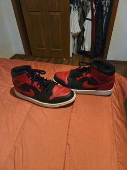 Air Jordan 1 Mid Mens Banned