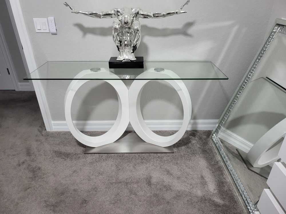 Is glass side table modern