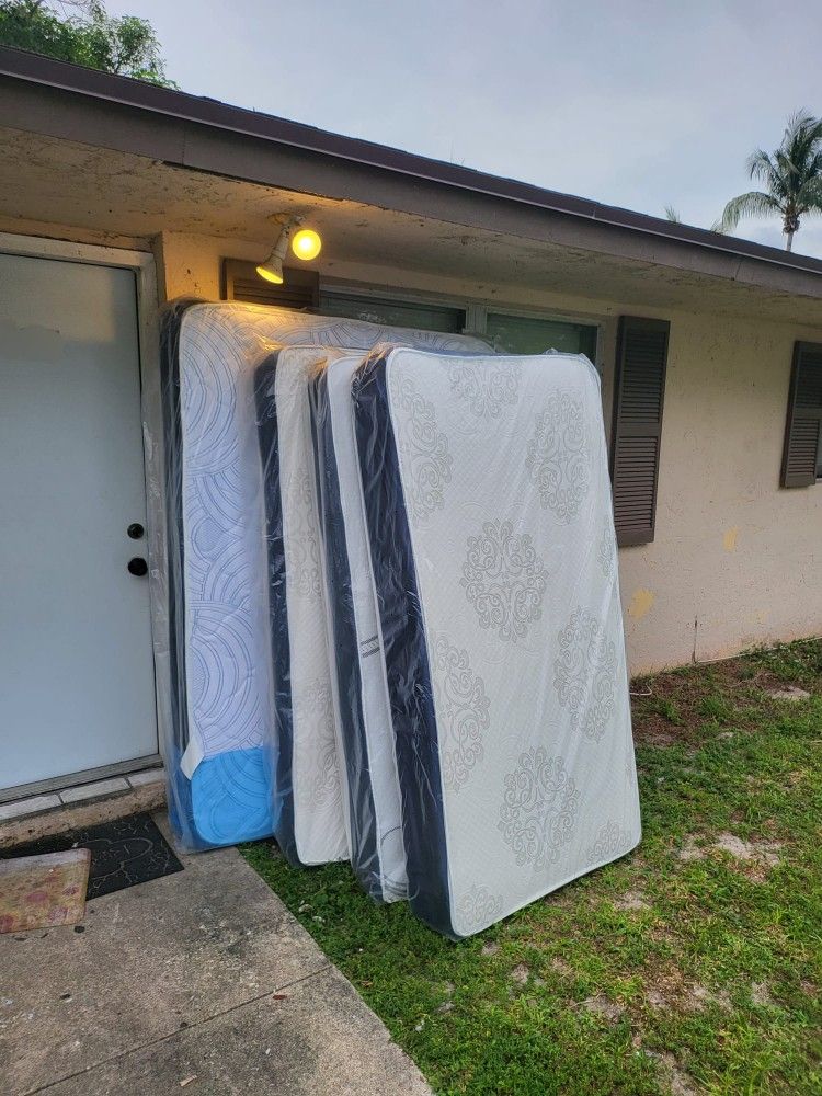 NEW TWIN MATTRESS AND BOX SPRING -- Also Available In All Sizes.