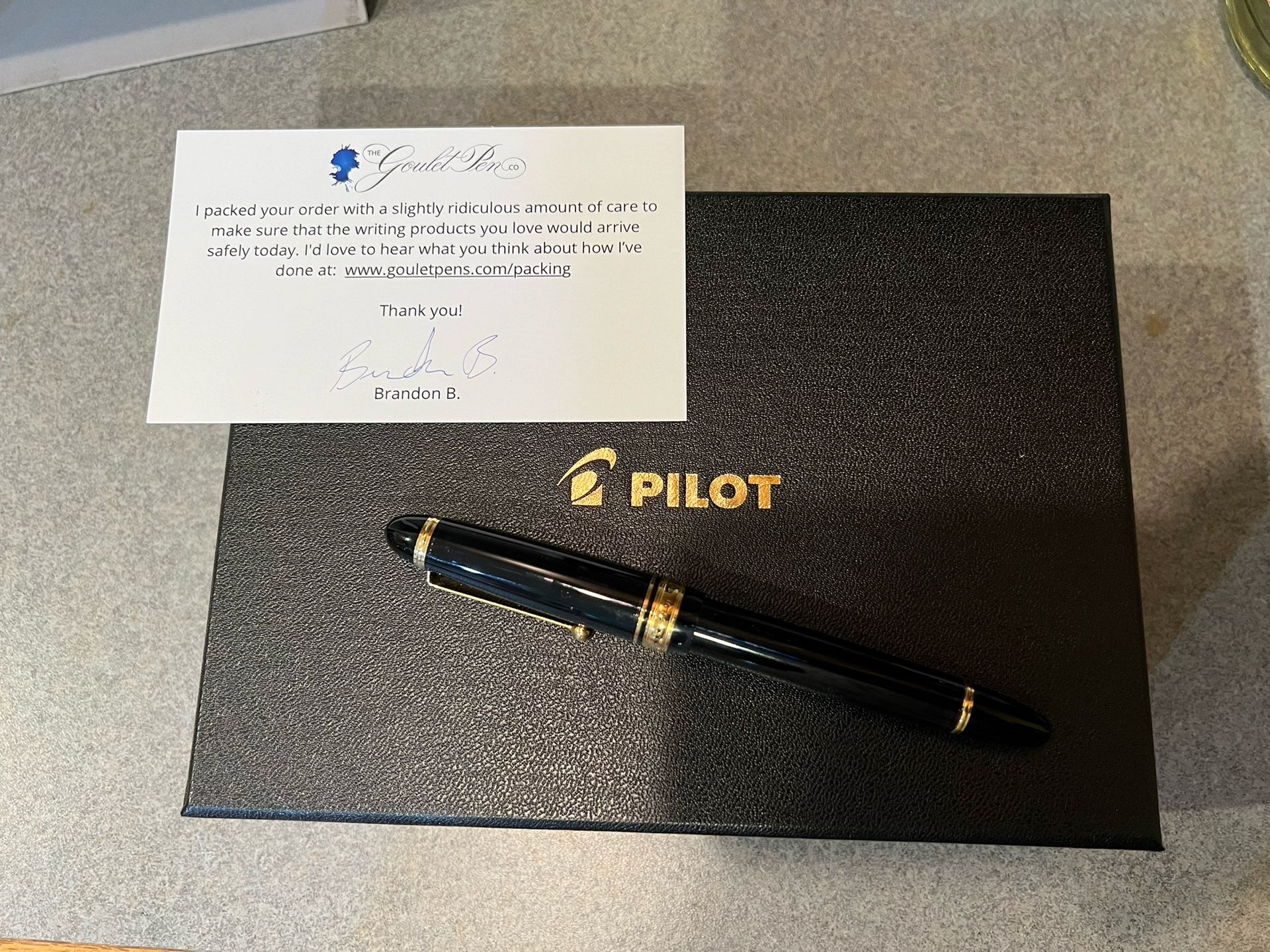 Pilot CUSTOM 823 Black (Smoke) Fountain Pen - ‎14k Gold Nib Size Broad (B)