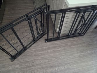 Queen size metal platform bed frame