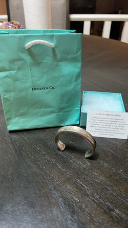 TIFFANY Y CO
