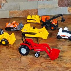 7- Mix Lot Of Construction Vehicles , Included Bull Dozer's, Farm Tractor , Forklift . Vehicles 4" & Under .

R2D