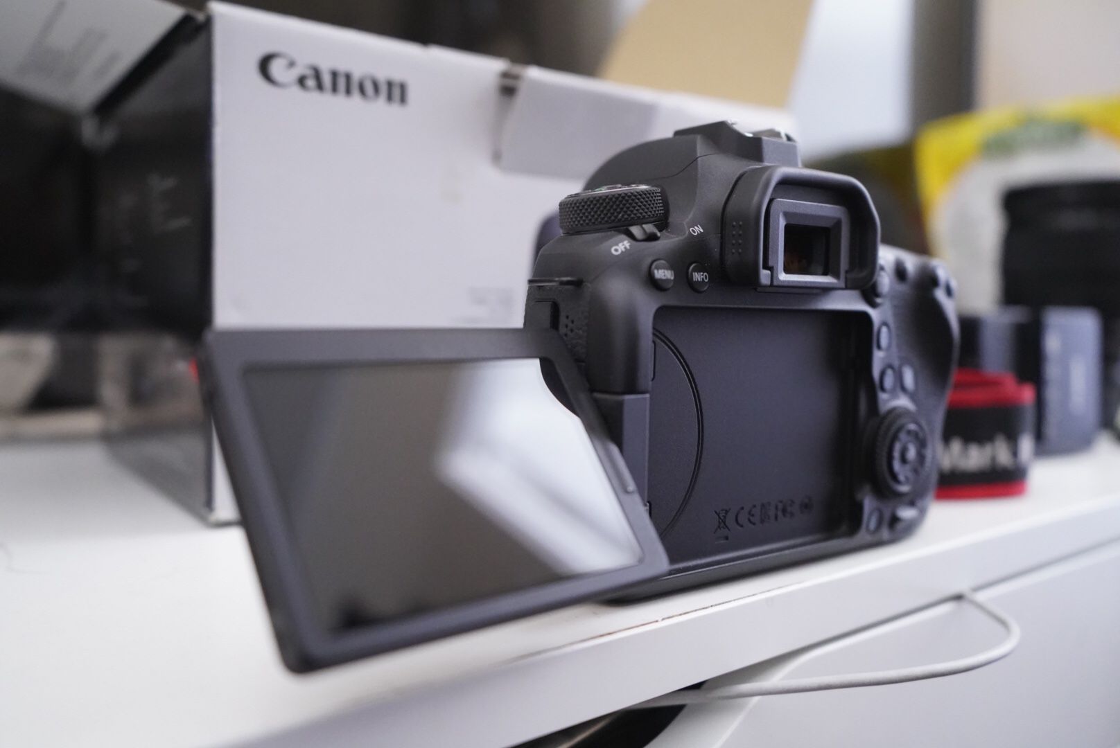 Brand New Canon 6D Mark ii - perfect for Vlogging, cinematography, youtube