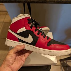 Jordan 1 Mid
