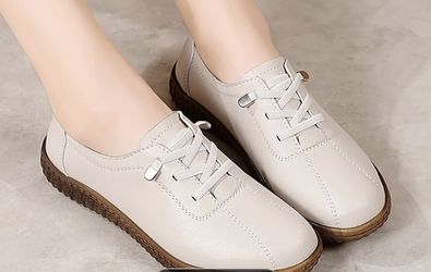 Women Light Weight Shoes ( 7,5)C