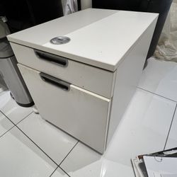 1 white rolling side file cabinet with lock on top