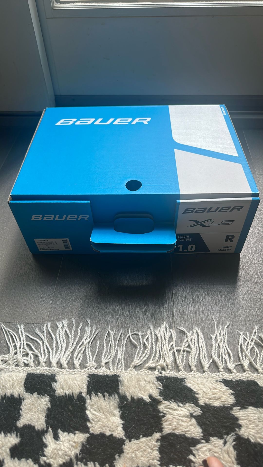 Brand new never worn Bauer XLS Youth Skates size 1R