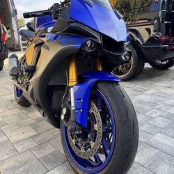 2019 Yamaha YZF-R1