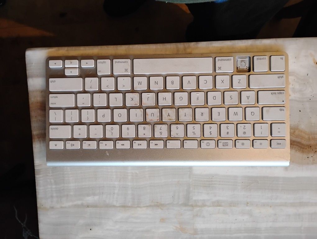 Apple Keyboard 