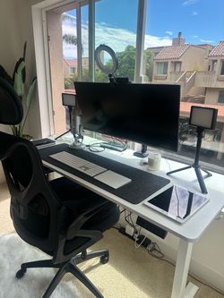 34” Samsung  Monitor with Floating Desk Mount