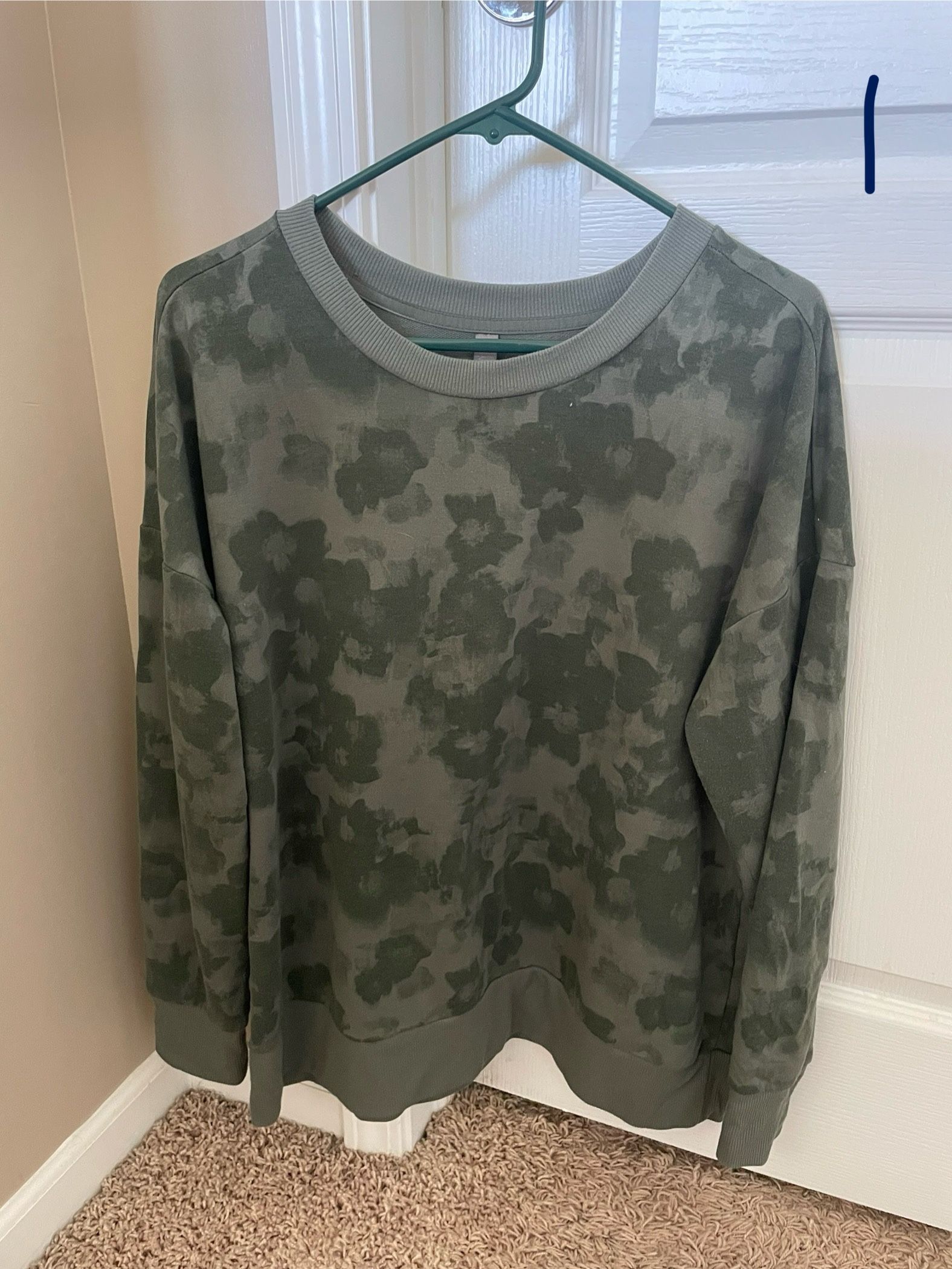 Women’s Long Sleeve Tops(5)-Size XL