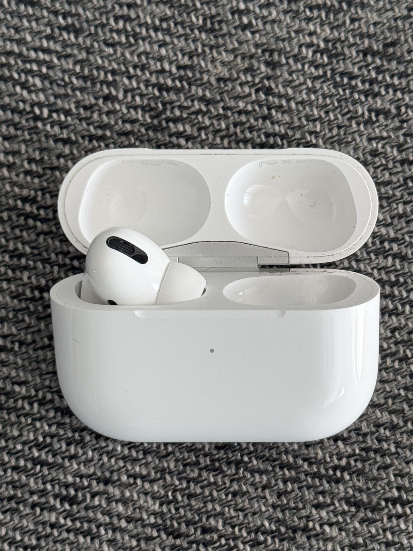 Apple AirPods Pro (1st Generation) Case And Left Earbud