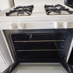 Una Estufa De GAS FRIGIDAIRE Cuatro Meses De Garantia Se Yeva Adomisilio