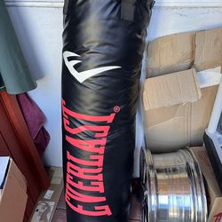 Boxing Bag used 100lbs Great Condition !!