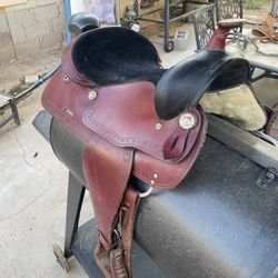 Western saddle 