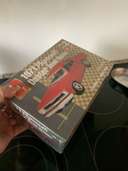 1971 Plymouth Duster 1:25 Scale Model Kit 