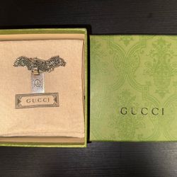 AUTHENTIC Gucci silver Necklace (Skull)