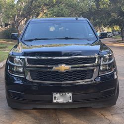 Chevrolet Suburban 2019. $14.300