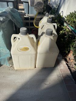 FLO 15 gallon gas cans