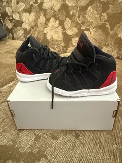 LIKE NEW! Nike Jordan Max Aura - size 4c
