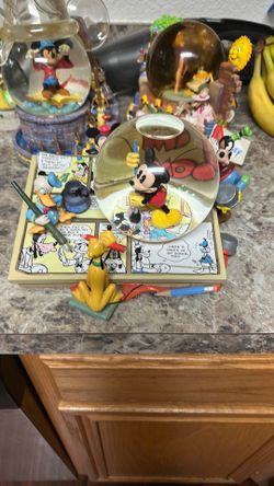mickey mouse comic snow globe