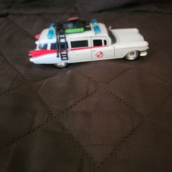 GHOSTBUSTERS  ECTO 1 CAR