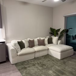Beautiful Cream Sectional Couch - Like New 