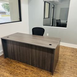 Beautiful Office Desk- Like New!