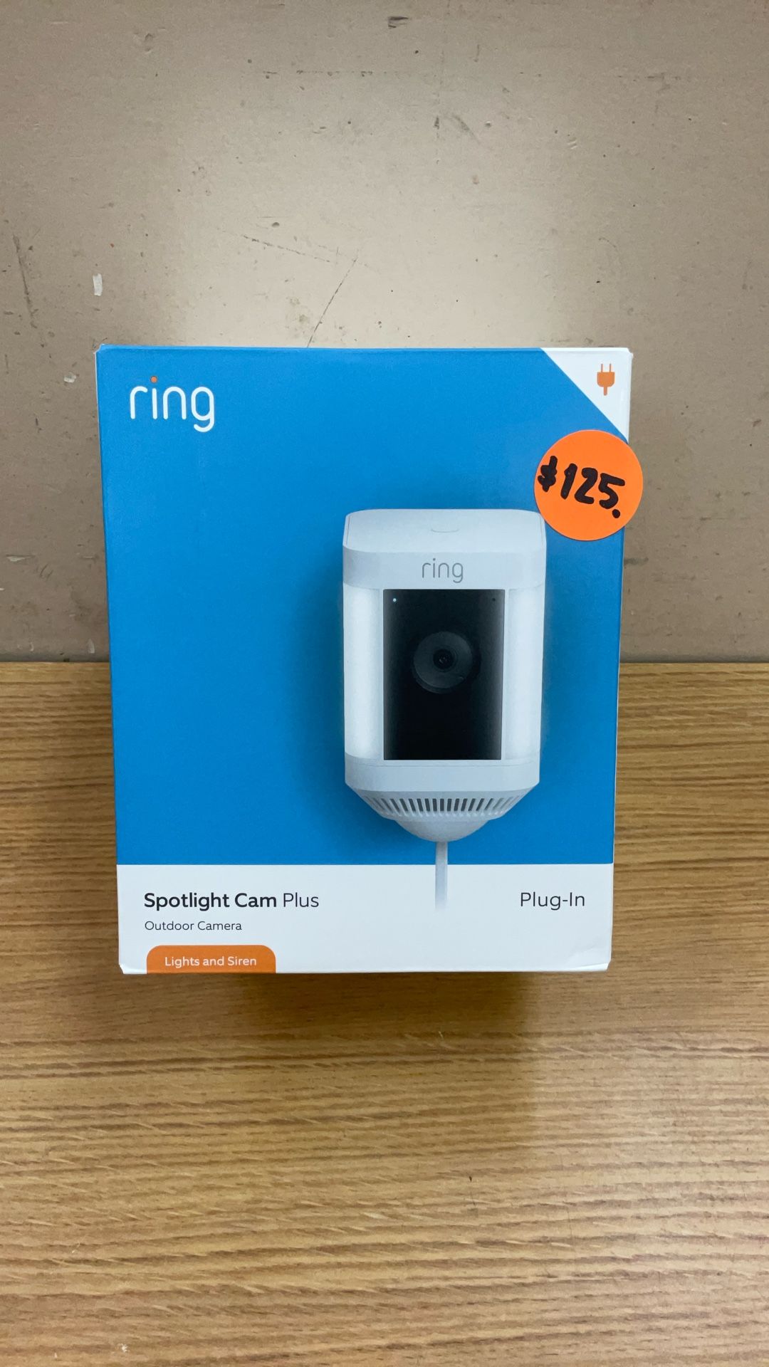 RING SPOTLIGHT CAM PLUS OUTDOOR CAMERA LIGHT & SIREN.