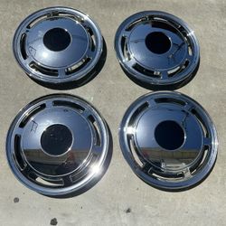 Box Chevy Hubcaps 