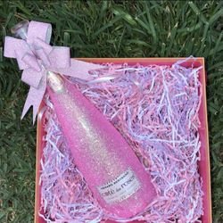 Mother’s Day!! ♡︎ Special Gift 💝 Decorative Bottle 🍾🥂 Of Choice. !