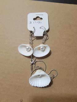 Seashell pendant and chain