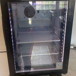 Refrigerador Pequeño Con Luces De 110 V for Sale in Miami, FL - OfferUp