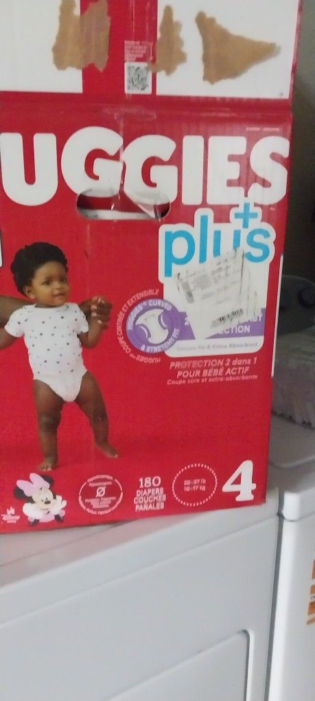 HUGGIES SIZE 4 BOX NEW $55 ,OR 1 PACK $20 60 DIAMPERS