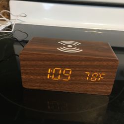 Wood Grain  Battery Clock
